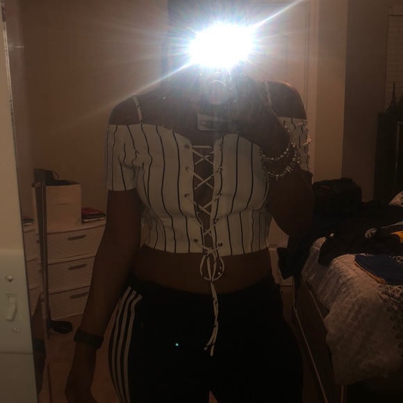 Off the shoulder crop top - Picture 2 of 4